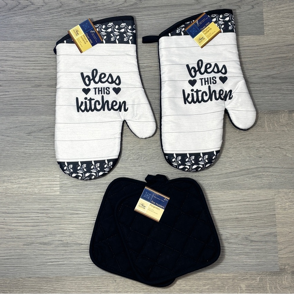 Bless this Kitchen  Oven Mitts &‎ Black Pot Holders NEW